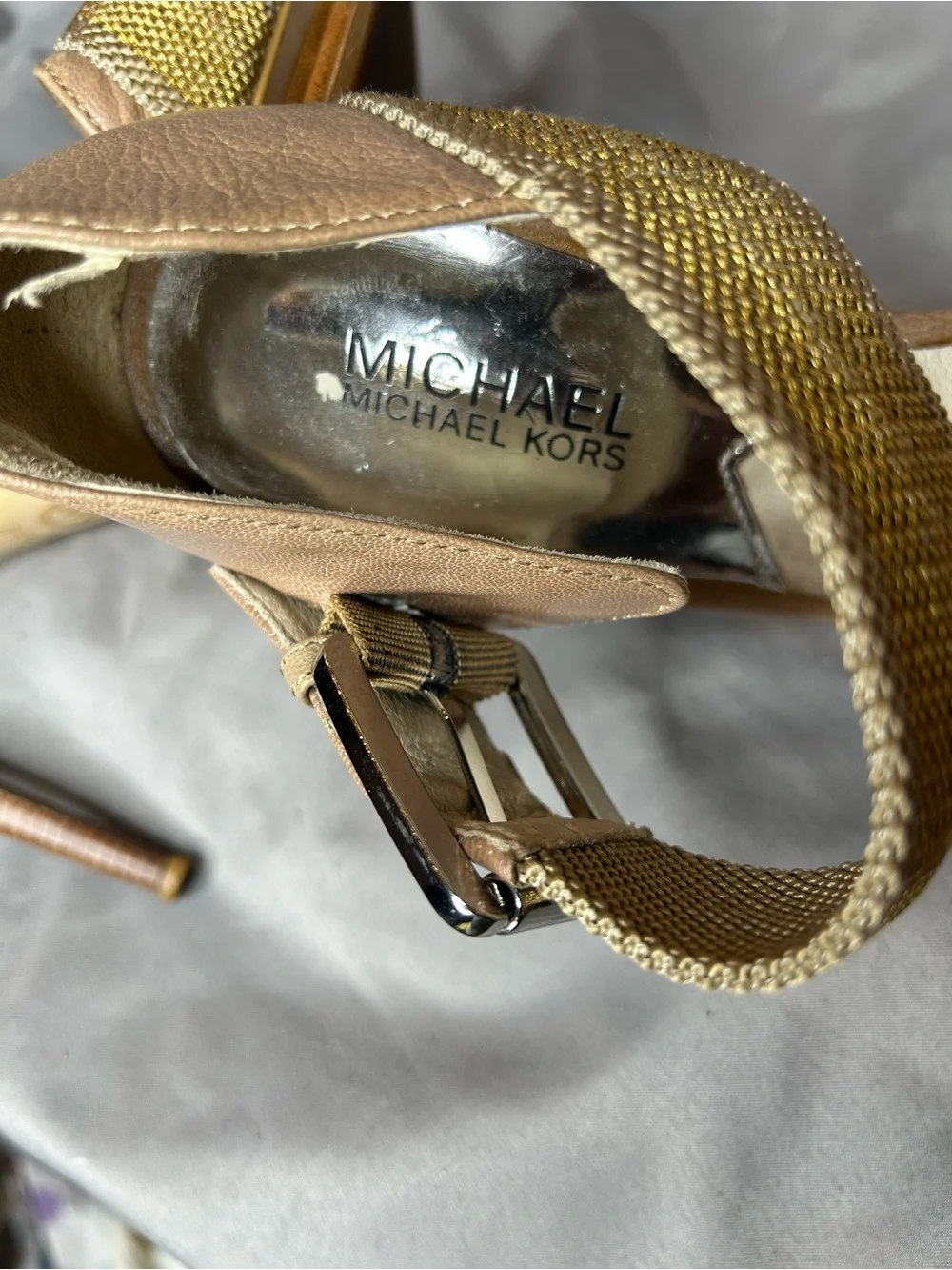 Michael Kors Faith Sandals Size 8.5 Taupe Leather and Metallic Gold Mesh Design